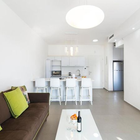 Hilton Bay Apartment With The Shelter Tel Aviv Eksteriør bilde