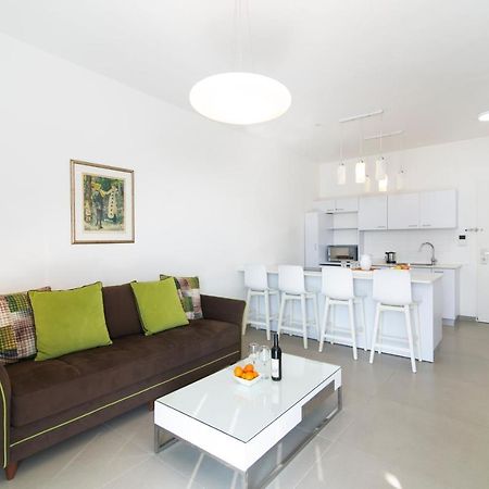 Hilton Bay Apartment With The Shelter Tel Aviv Eksteriør bilde