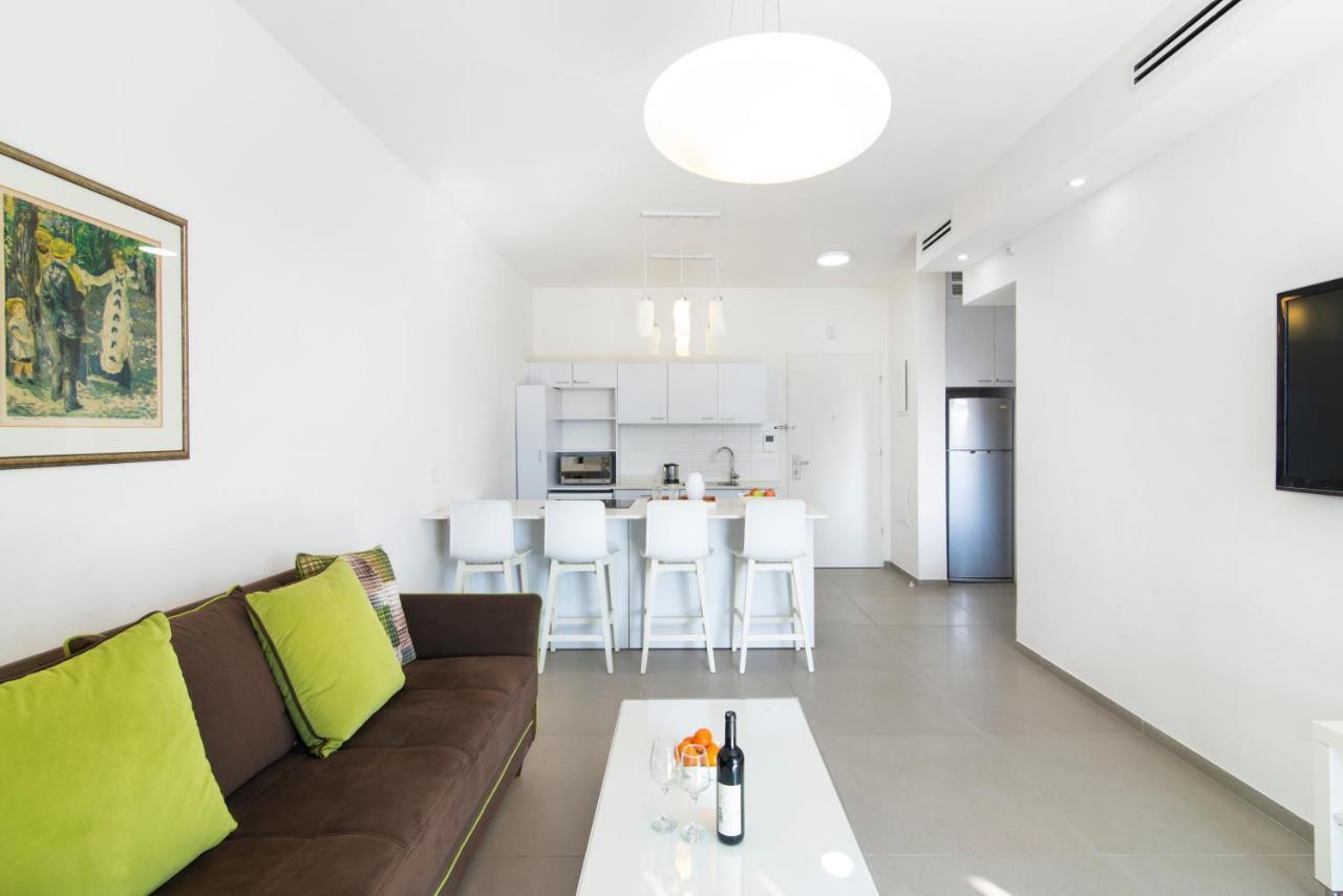Hilton Bay Apartment With The Shelter Tel Aviv Eksteriør bilde