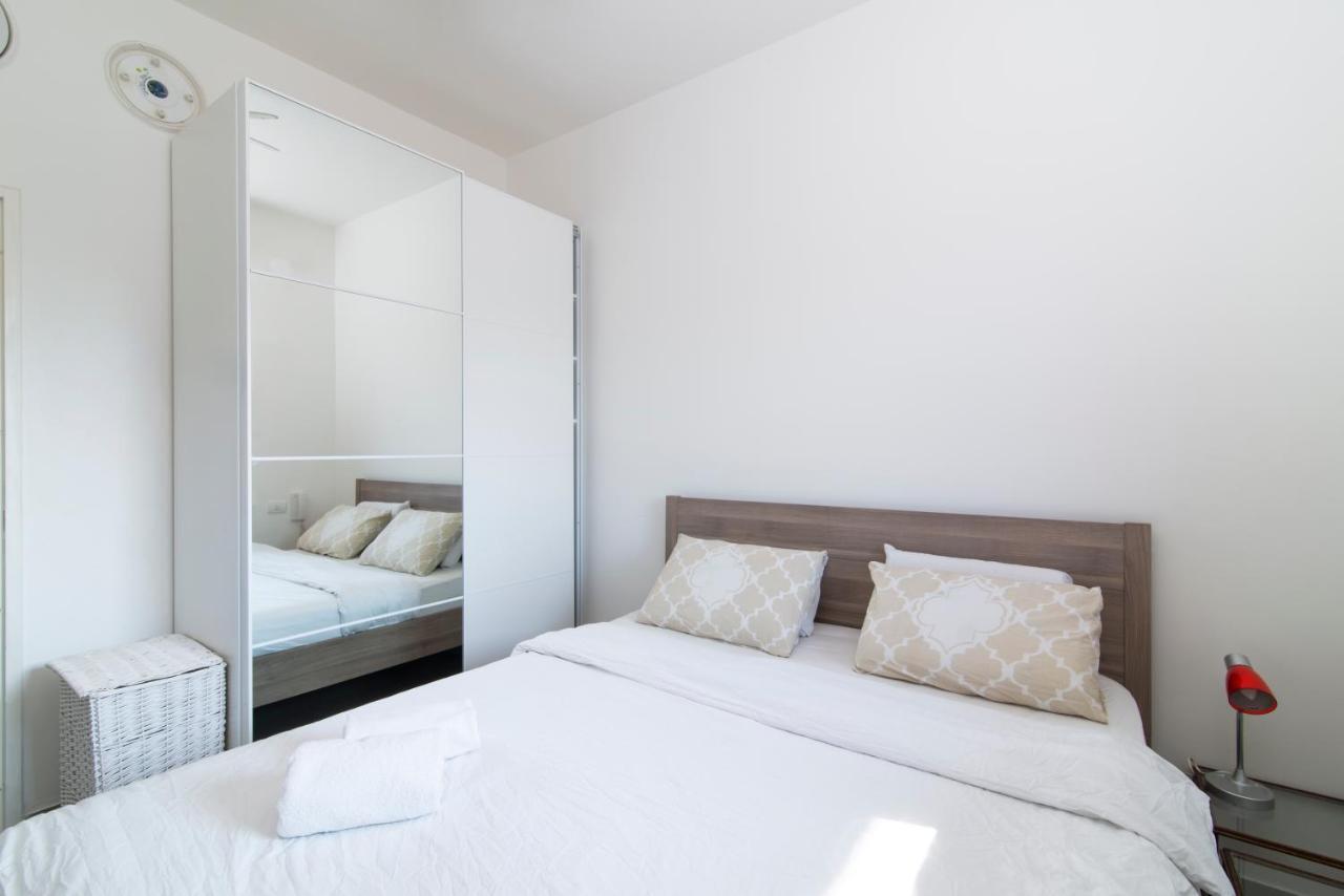 Hilton Bay Apartment With The Shelter Tel Aviv Eksteriør bilde